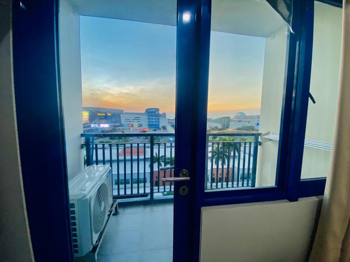 Madison'S Place At Sea Moa Manila Exterior foto
